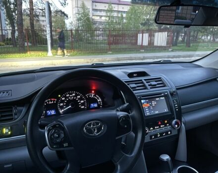 Серый Тойота Камри, объемом двигателя 2.5 л и пробегом 141 тыс. км за 12500 $, фото 4 на Automoto.ua