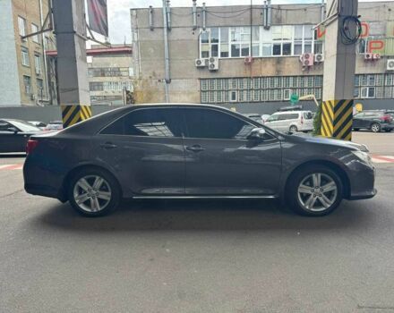 Серый Тойота Камри, объемом двигателя 2.5 л и пробегом 225 тыс. км за 12300 $, фото 3 на Automoto.ua