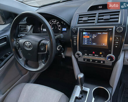 Серый Тойота Камри, объемом двигателя 2.5 л и пробегом 139 тыс. км за 13000 $, фото 21 на Automoto.ua