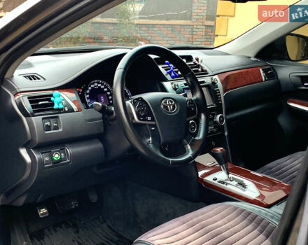 Сірий Тойота Камрі, об'ємом двигуна 2.49 л та пробігом 225 тис. км за 12800 $, фото 4 на Automoto.ua