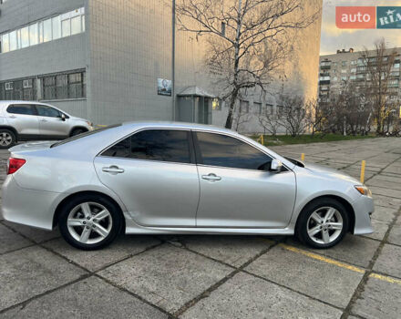 Серый Тойота Камри, объемом двигателя 2.49 л и пробегом 193 тыс. км за 11000 $, фото 2 на Automoto.ua
