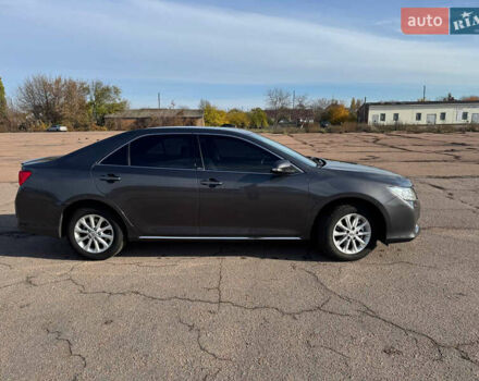 Сірий Тойота Камрі, об'ємом двигуна 2.5 л та пробігом 240 тис. км за 12999 $, фото 16 на Automoto.ua