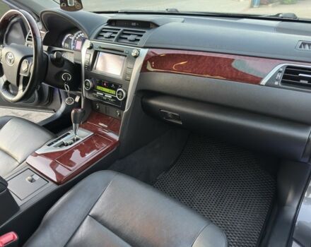 Серый Тойота Камри, объемом двигателя 2.5 л и пробегом 250 тыс. км за 12000 $, фото 10 на Automoto.ua