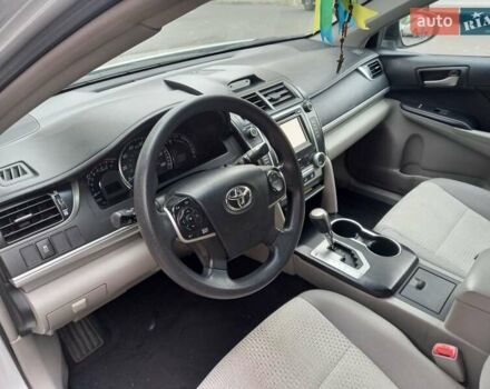 Серый Тойота Камри, объемом двигателя 2.49 л и пробегом 268 тыс. км за 9000 $, фото 5 на Automoto.ua