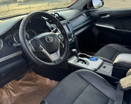 Серый Тойота Камри, объемом двигателя 2.5 л и пробегом 180 тыс. км за 12500 $, фото 12 на Automoto.ua