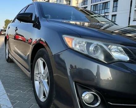 Серый Тойота Камри, объемом двигателя 2.49 л и пробегом 195 тыс. км за 12500 $, фото 1 на Automoto.ua