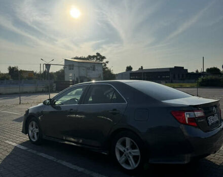 Серый Тойота Камри, объемом двигателя 2.5 л и пробегом 180 тыс. км за 12500 $, фото 3 на Automoto.ua