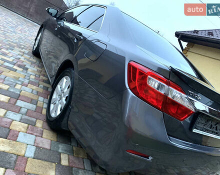 Сірий Тойота Камрі, об'ємом двигуна 2.49 л та пробігом 225 тис. км за 12800 $, фото 27 на Automoto.ua