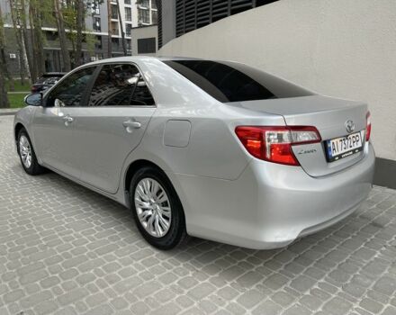 Серый Тойота Камри, объемом двигателя 2.5 л и пробегом 141 тыс. км за 12500 $, фото 1 на Automoto.ua