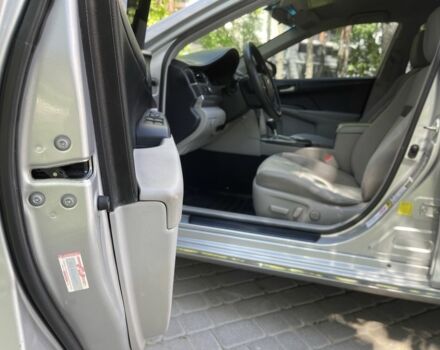 Серый Тойота Камри, объемом двигателя 2.5 л и пробегом 141 тыс. км за 12500 $, фото 11 на Automoto.ua