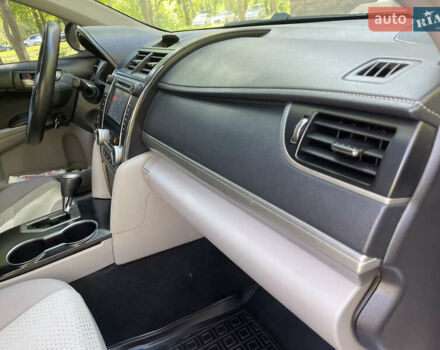 Серый Тойота Камри, объемом двигателя 2.5 л и пробегом 139 тыс. км за 13000 $, фото 27 на Automoto.ua