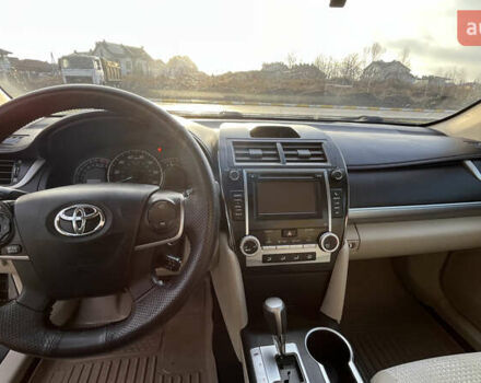 Серый Тойота Камри, объемом двигателя 2.5 л и пробегом 260 тыс. км за 12500 $, фото 4 на Automoto.ua