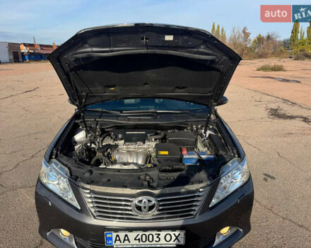 Сірий Тойота Камрі, об'ємом двигуна 2.5 л та пробігом 240 тис. км за 12999 $, фото 29 на Automoto.ua