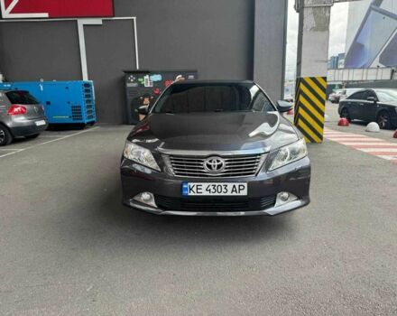 Серый Тойота Камри, объемом двигателя 2.5 л и пробегом 225 тыс. км за 12300 $, фото 2 на Automoto.ua