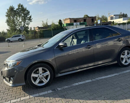 Серый Тойота Камри, объемом двигателя 2.5 л и пробегом 180 тыс. км за 12500 $, фото 2 на Automoto.ua