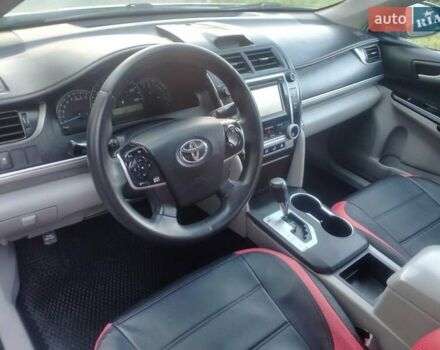 Тойота Камрі 2013 у Хмельницькому на Automoto.ua Сірий Тойота Камрі, об'ємом двигуна 2.5 л та пробігом 137 тис. км за 9900 $, фото 33 на Automoto.ua