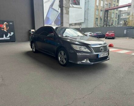 Серый Тойота Камри, объемом двигателя 2.5 л и пробегом 225 тыс. км за 12300 $, фото 7 на Automoto.ua