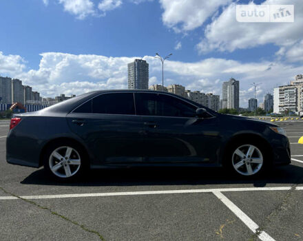Серый Тойота Камри, объемом двигателя 2.49 л и пробегом 198 тыс. км за 12500 $, фото 6 на Automoto.ua