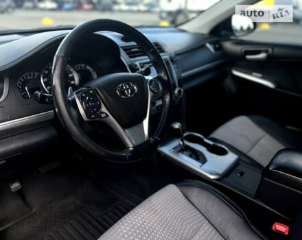 Серый Тойота Камри, объемом двигателя 2.49 л и пробегом 198 тыс. км за 12500 $, фото 12 на Automoto.ua