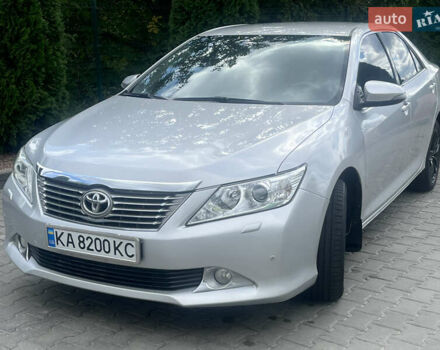 Серый Тойота Камри, объемом двигателя 2.5 л и пробегом 210 тыс. км за 12700 $, фото 2 на Automoto.ua