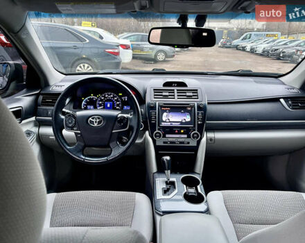 Серый Тойота Камри, объемом двигателя 0 л и пробегом 160 тыс. км за 13700 $, фото 17 на Automoto.ua