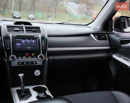 Сірий Тойота Камрі, об'ємом двигуна 2.49 л та пробігом 210 тис. км за 15500 $, фото 12 на Automoto.ua