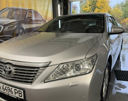 Тойота Камри 2014 в Киеве на Automoto.ua Серый Тойота Камри, объемом двигателя 2.49 л и пробегом 280 тыс. км за 12800 $, фото 1 на Automoto.ua