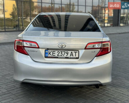 Серый Тойота Камри, объемом двигателя 2.49 л и пробегом 179 тыс. км за 12777 $, фото 5 на Automoto.ua