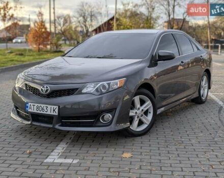 Тойота Камри 2014 в Коломые на Automoto.ua Серый Тойота Камри, объемом двигателя 2.5 л и пробегом 241 тыс. км за 10850 $, фото 1 на Automoto.ua