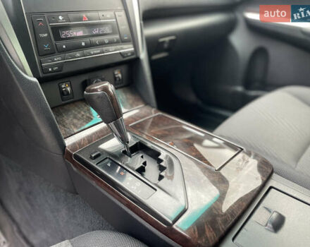 Серый Тойота Камри, объемом двигателя 2.49 л и пробегом 230 тыс. км за 16500 $, фото 16 на Automoto.ua