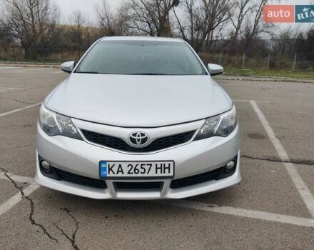 Серый Тойота Камри, объемом двигателя 2.5 л и пробегом 160 тыс. км за 11750 $, фото 1 на Automoto.ua