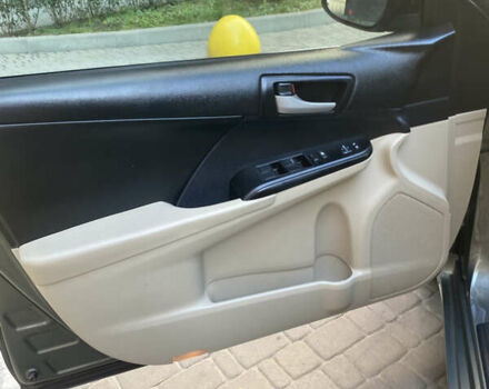 Серый Тойота Камри, объемом двигателя 2.49 л и пробегом 340 тыс. км за 10500 $, фото 12 на Automoto.ua