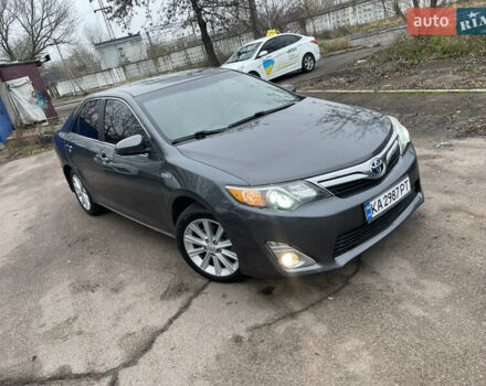 Серый Тойота Камри, объемом двигателя 0 л и пробегом 160 тыс. км за 13700 $, фото 7 на Automoto.ua