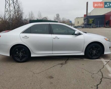 Серый Тойота Камри, объемом двигателя 2.5 л и пробегом 160 тыс. км за 11750 $, фото 7 на Automoto.ua