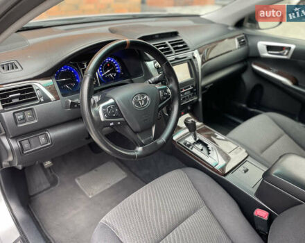Серый Тойота Камри, объемом двигателя 2.49 л и пробегом 230 тыс. км за 16500 $, фото 15 на Automoto.ua