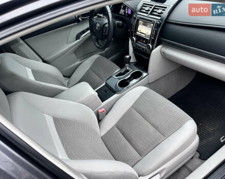 Серый Тойота Камри, объемом двигателя 0 л и пробегом 160 тыс. км за 13700 $, фото 13 на Automoto.ua