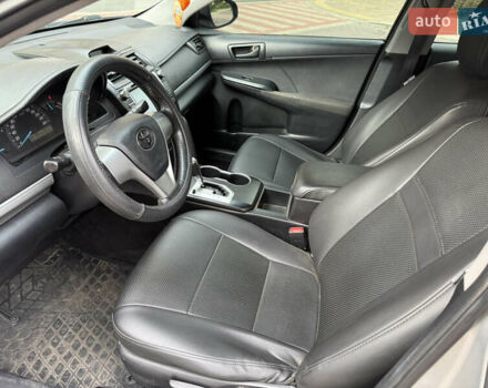 Серый Тойота Камри, объемом двигателя 2.5 л и пробегом 175 тыс. км за 7600 $, фото 5 на Automoto.ua
