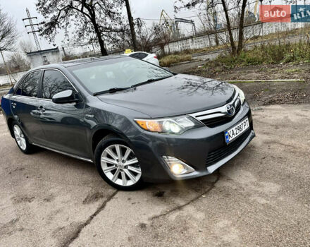 Серый Тойота Камри, объемом двигателя 0 л и пробегом 160 тыс. км за 13700 $, фото 5 на Automoto.ua