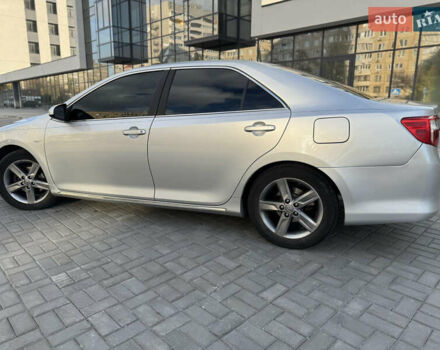 Серый Тойота Камри, объемом двигателя 2.49 л и пробегом 179 тыс. км за 12777 $, фото 40 на Automoto.ua