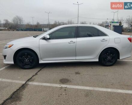 Серый Тойота Камри, объемом двигателя 2.5 л и пробегом 160 тыс. км за 11750 $, фото 3 на Automoto.ua