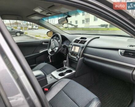 Серый Тойота Камри, объемом двигателя 2.5 л и пробегом 172 тыс. км за 11500 $, фото 2 на Automoto.ua