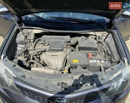 Серый Тойота Камри, объемом двигателя 2.5 л и пробегом 189 тыс. км за 12500 $, фото 2 на Automoto.ua