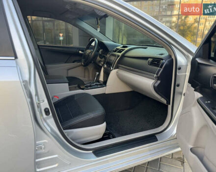 Серый Тойота Камри, объемом двигателя 2.49 л и пробегом 179 тыс. км за 12777 $, фото 13 на Automoto.ua