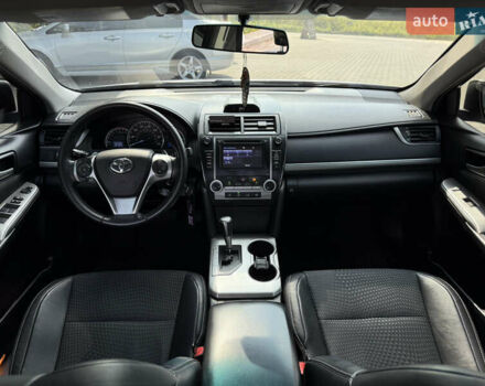 Серый Тойота Камри, объемом двигателя 2.49 л и пробегом 147 тыс. км за 13800 $, фото 16 на Automoto.ua