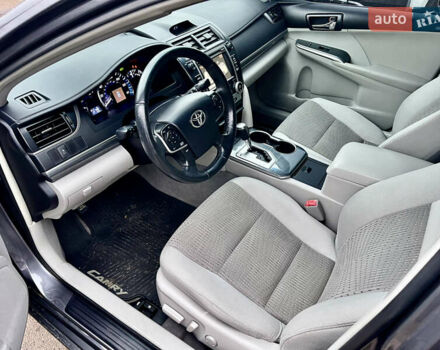 Серый Тойота Камри, объемом двигателя 0 л и пробегом 160 тыс. км за 13700 $, фото 16 на Automoto.ua