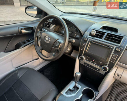 Серый Тойота Камри, объемом двигателя 2.49 л и пробегом 179 тыс. км за 12777 $, фото 21 на Automoto.ua