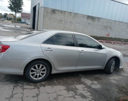 Серый Тойота Камри, объемом двигателя 2.5 л и пробегом 211 тыс. км за 10500 $, фото 4 на Automoto.ua