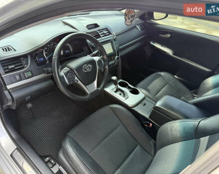 Серый Тойота Камри, объемом двигателя 2.49 л и пробегом 147 тыс. км за 13800 $, фото 14 на Automoto.ua