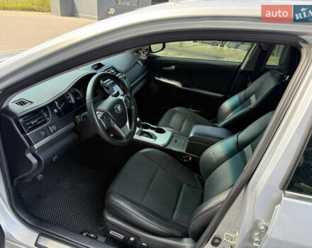 Серый Тойота Камри, объемом двигателя 2.49 л и пробегом 147 тыс. км за 13800 $, фото 13 на Automoto.ua