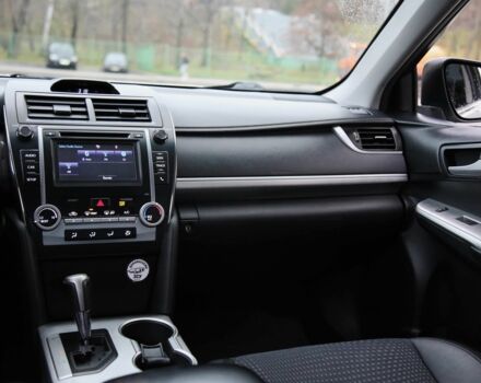 Сірий Тойота Камрі, об'ємом двигуна 2.5 л та пробігом 210 тис. км за 15500 $, фото 12 на Automoto.ua